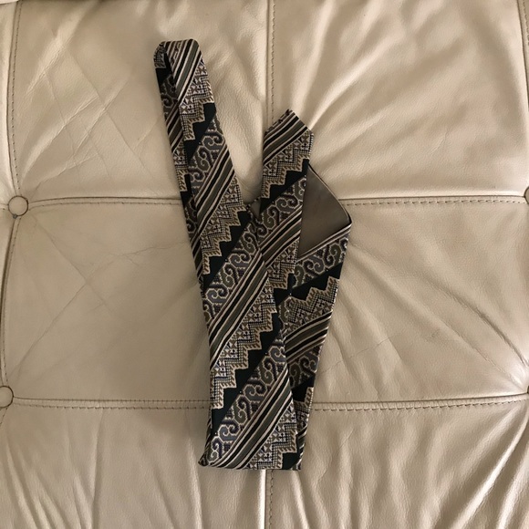 Giorgio Armani Silk Men’s Tie - Picture 2 of 5